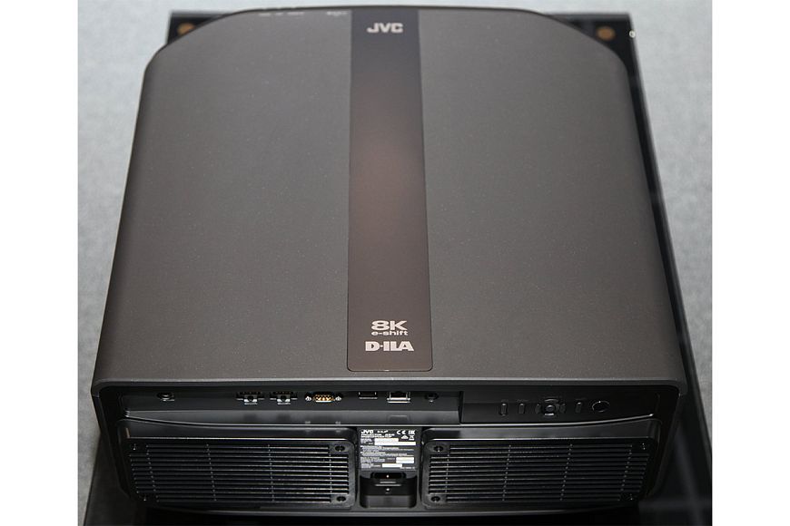 Лазерный 8K-проектор для домашнего кинотеатра JVC DLA-NZ7