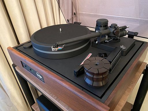 Проигрыватель Kuzma Stabi M с фирменным тонармом 4Point и МС-картриджем ZYX Universe II