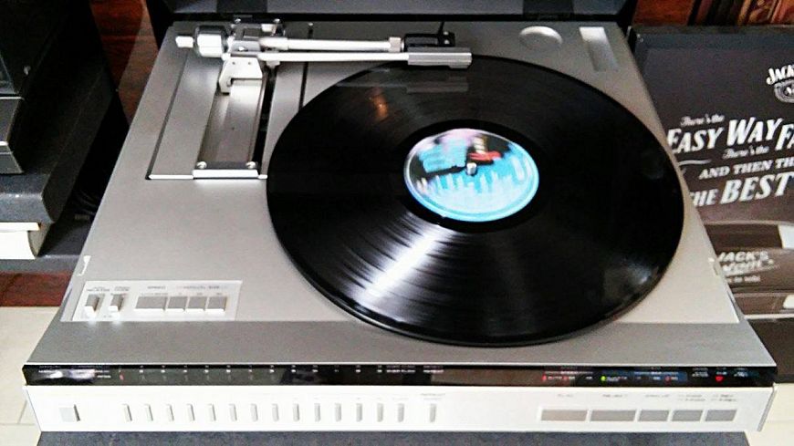 Проигрыватель винила Akai AP-L95