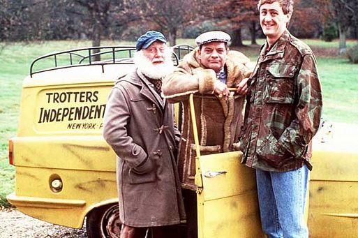 5 лучших британских комедийных сериалов