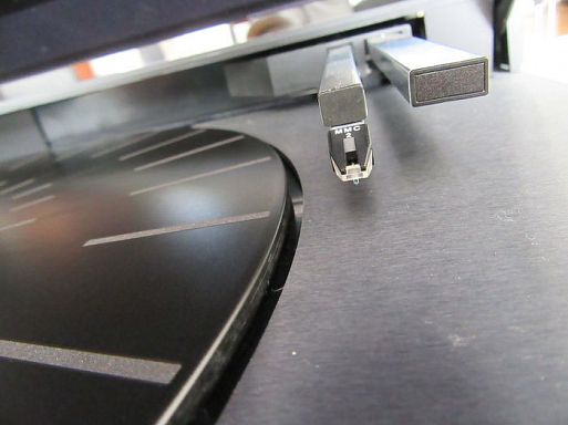 Top 5 turntables with remote control