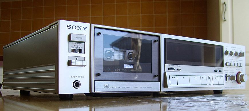 Sony – самые известные катушечные и кассетные магнитофоны, а также другие витражные аппараты и колонки фирмы