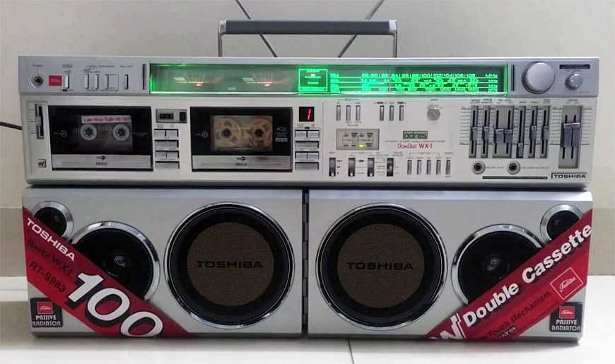 10. Toshiba RT-S983 BomBeat