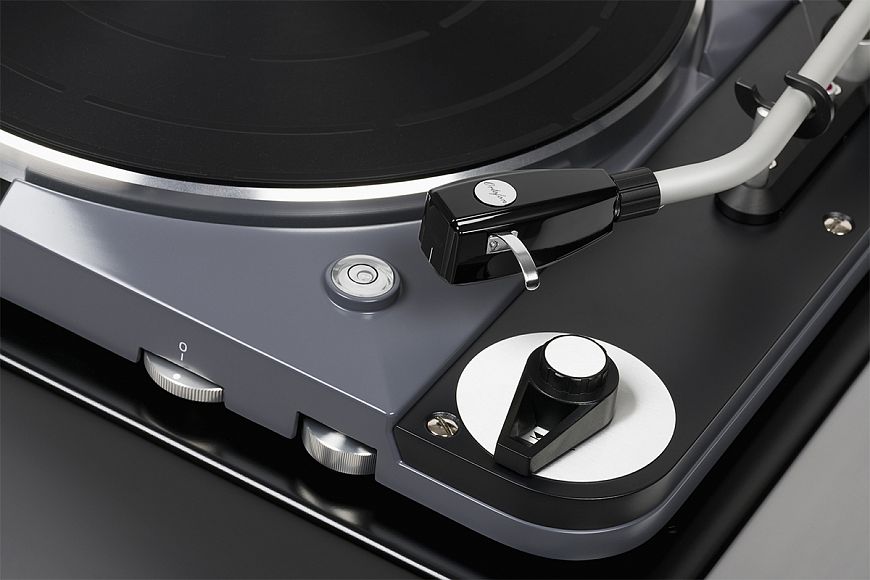 Проигрыватель виниловых пластинок Thorens TD124DD